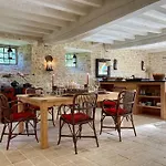 Du Petit Manoir Au Chateau D'hemevez *