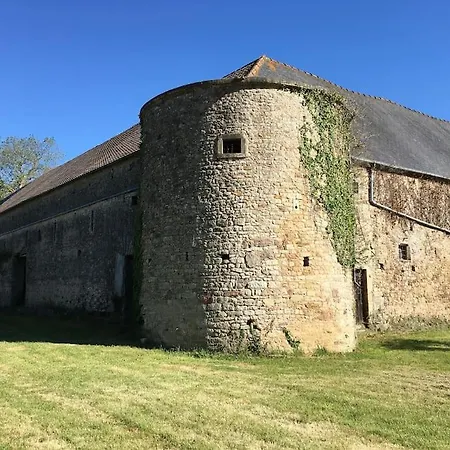 Holiday home Du Petit Manoir Au Chateau D'hemevez *