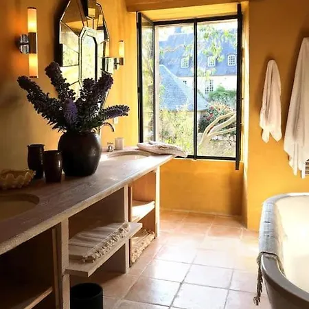 Du Petit Manoir Au Chateau D'hemevez