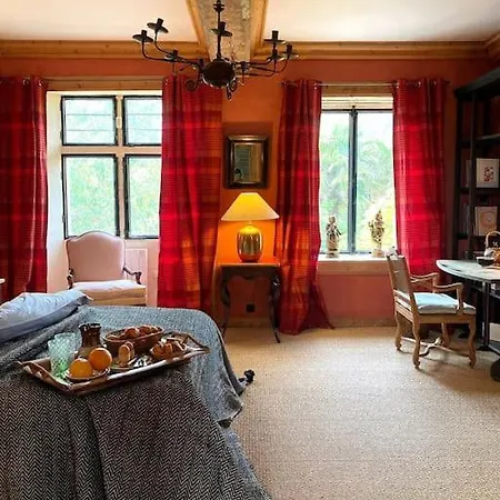 Du Petit Manoir Au Chateau D'hemevez *