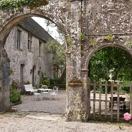 Holiday home Du Petit Manoir Au Chateau D'hemevez Hemevez