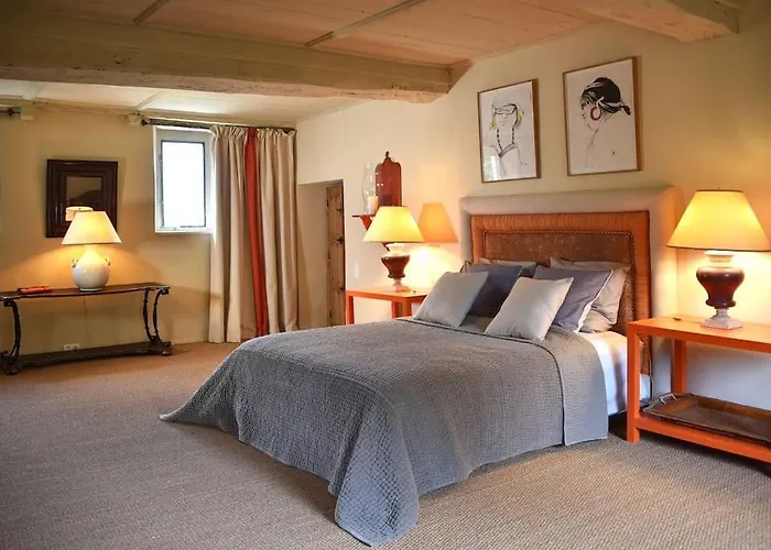 Du Petit Manoir Au Chateau D'hemevez *