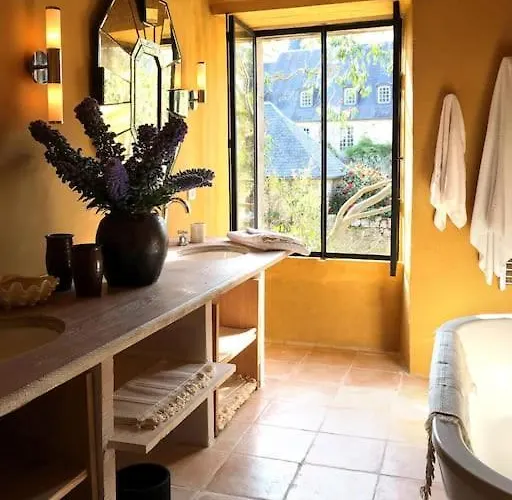 Du Petit Manoir Au Chateau D'hemevez