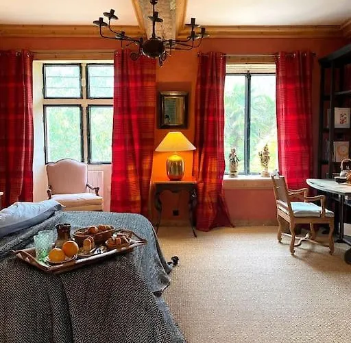 Du Petit Manoir Au Chateau D'hemevez *