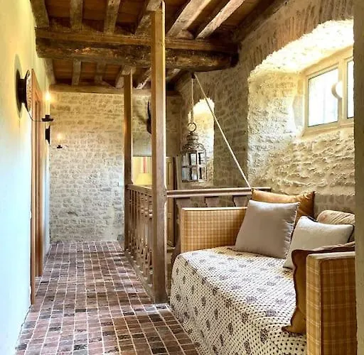 Du Petit Manoir Au Chateau D'hemevez